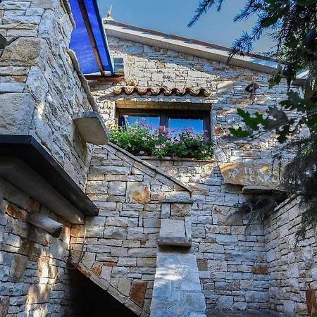 بيت للعطل Authentisches Steinhaus Im Grunen بيروغ