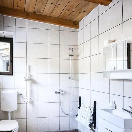 Authentisches Steinhaus Im Grunen بيت للعطل بيروغ