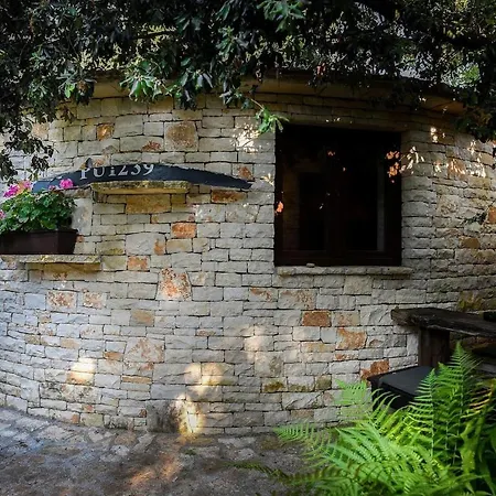 Authentisches Steinhaus Im Grunen Дом отдыха Перой