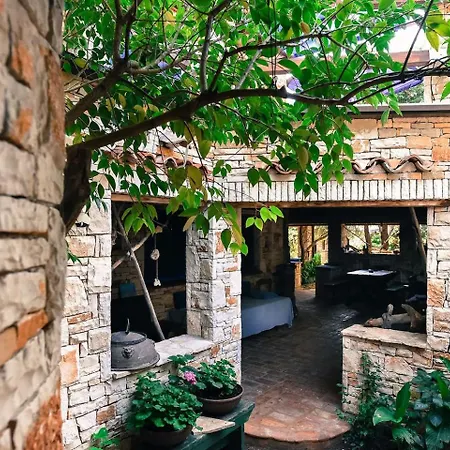 Authentisches Steinhaus Im Grunen بيت للعطل