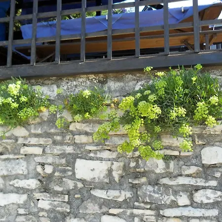 Authentisches Steinhaus Im Grunen بيت للعطل بيروغ