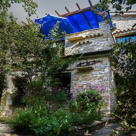 Authentisches Steinhaus Im Grunen Дом отдыха Перой